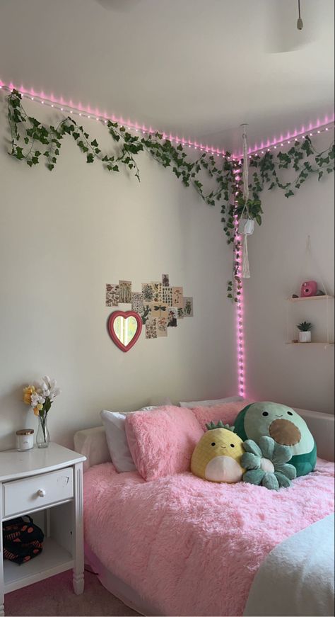 Urban Interior Design, Girly Room Decor, Bilik Idaman, Rustic Home Decor Ideas, Easy Room Decor, Pastel Room Decor, Diy Room Decor For Teens, Pink Room Decor, Cute Diy Room Decor