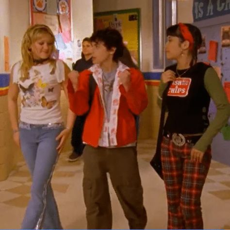 Someone made a post about the fashion favorites of Lizzie and I think I did a horrible job trying to tell them what I liked and so I posted this to show you all my favorite outfits that Lizzie had worn on the show and the movie. ❤️🥰 : r/LizzieMcGuire Early 2000s Disney Channel Fashion, Lizzie Mcguire Outfits, 1990 Style, Lizzie Mcguire Movie, 00s Mode, 2000 Fashion, Early 2000s Fashion, 2000s Outfits, Lizzie Mcguire