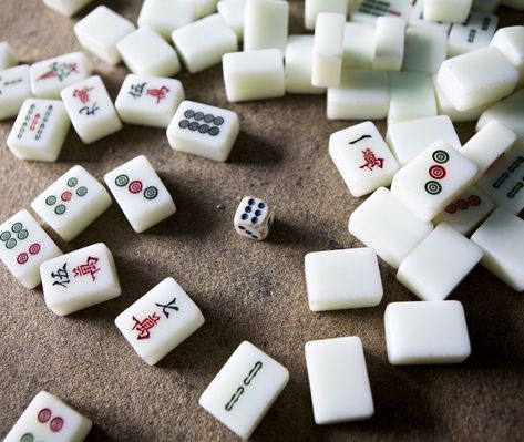 Mahjong Online, Mexican Train Dominoes, Mahjong Tiles, Mahjong Set, Family Card Games, Online Games For Kids, Mah Jongg, Space Games, Family Fun Games