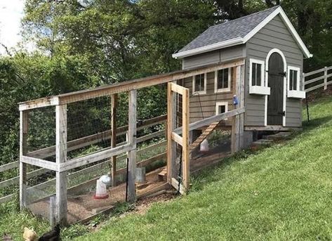 Chicken Coop On A Hill, Chicken Coop For 20 Chickens, Coop For 20 Chickens, Simple Chicken Coop, Large Chicken Coop, Chicken Tractor, Backyard Chicken Farming, Coop Ideas, Coop Design