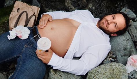 Hilarious Man Stages His Own "Food Baby" Maternity Shoot - CheezCake - Parenting | Relationships | Food | Lifestyle Pregnant Man, Face In Hole, Gym Buddy, Feeling Left Out, Photographer Inspiration, Food Baby, And Just Like That, Reveal Party, Maternity Shoot