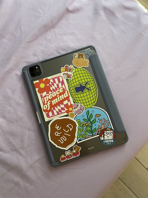 Ipad With Stickers, I Pad Case Aesthetic, Ipad Stickers Aesthetic, Ipad Case With Stickers, Ipad Stickers Case, Ipad Case Stickers Ideas, Ipad Cover Stickers, I Pad Aesthetic, Ipad Decorations Sticker