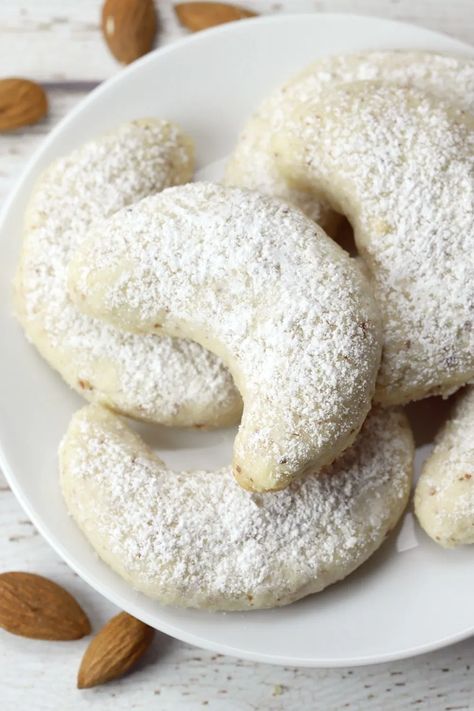 Vanilla Crescent Cookies, Half Moon Cookies, Almond Crescent Cookies, Amazing Cookie Recipes, German Christmas Cookies, Crescent Cookies, Truffle Cookies, Moon Cookies, Whipped Shortbread Cookies