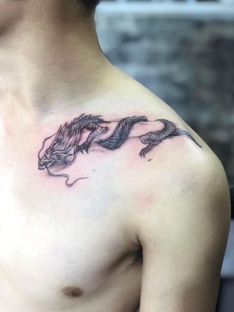 Dragon Collar Bone Tattoo Men, Collarbone Dragon Tattoo, Collar Bone Dragon Tattoo, Dragon Tattoo Collar Bone, Dragon Collarbone Tattoo, Colar Bone Tattoo Men, Dragon Collar Bone Tattoo, 3d Dragon Tattoo, Dragon Hand Tattoo