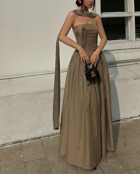 #elegantdress
#dress
#y/n
#y/n dress
#pintrest 
#aestheticdress
#aesthetic 
#vintage 
#old money Beige Prom Dresses, Celeb Outfits, Long Party Dress, Chic Dress Classy, Dresses Aesthetic, Beige Dress, Prom Outfits, Beige Dresses, Fairy Dress