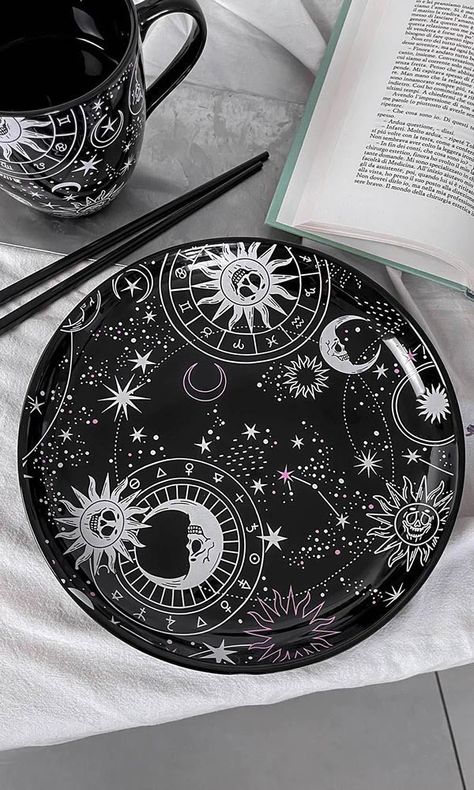 Whimsical Wedding Theme, Homeschool Projects, Black Bowl, House Makeover, Plates Diy, Ceramics Pottery Art, Glass Boxes, Pottery Plates, Kitchen Collection