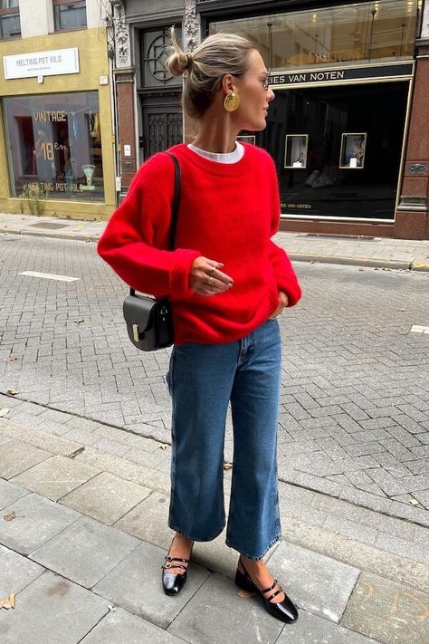 Red Sweater Outfit, Skandinavian Fashion, Chique Outfits, Looks Party, Red Sweater, Inspired Outfits, 가을 패션, Casual Sweaters, Mode Vintage