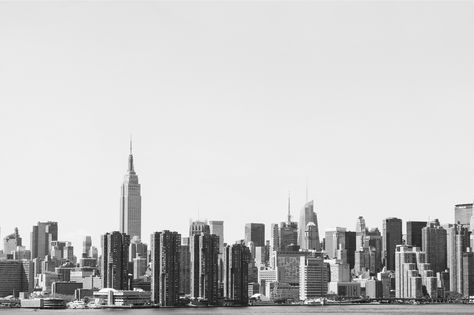 Nyc Skyline Black And White, Nyc Landscape, New York Guide, Ny Skyline, New York City Guide, Black And White City, Bike Photoshoot, City Background, Nyc Skyline