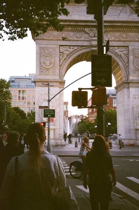 Film Photos Aesthetic, Into The Wild, Concrete Jungle, Oui Oui, Jolie Photo, European Summer, City Aesthetic, Travel Inspo, Pretty Places