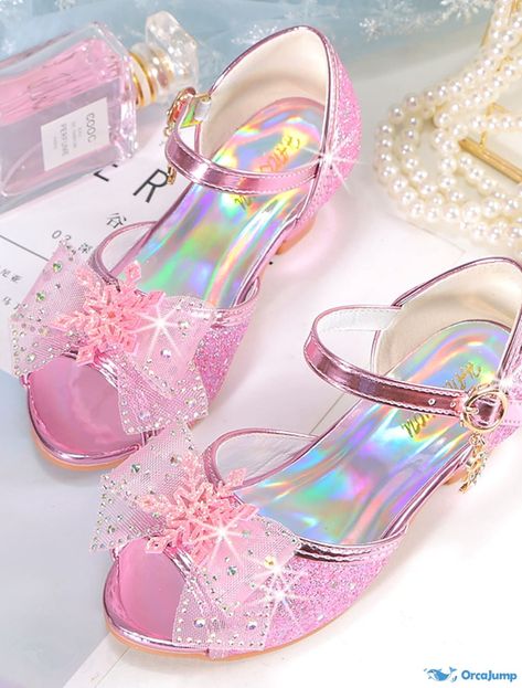 Princess Heels, Sweet 16 Outfits, Kids Heels, Shoes Princess, Heels Aesthetic, Flower Girl Shoes, Princess Dress Up, Girls Heels, Princess Shoes