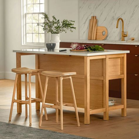 Kitchen Island Oak, Oak Counter Stool, Oak Kitchen Island, Marble Kitchen Island, Kitchen Layouts, Kitchen Island Table, Friends Food, Modern Kitchen Island, Leather Counter Stools