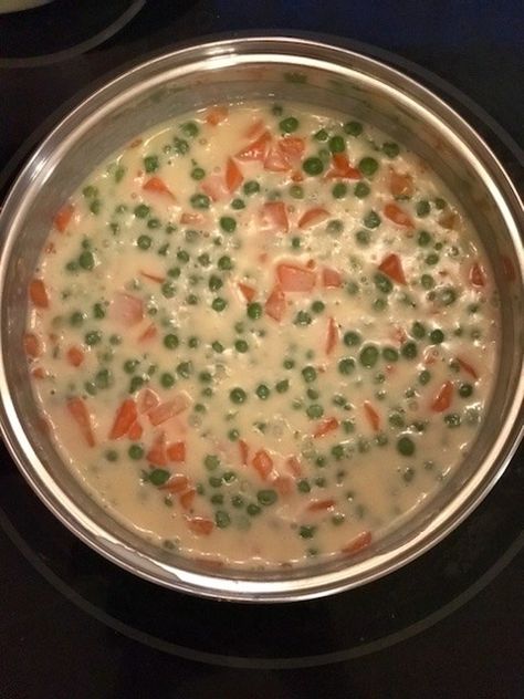 Creamed Peas And Carrots Recipe, Creamed Carrots Recipe, 50s Recipes, Cream Vegetables, Jail Food, Peas And Carrots Recipe, Peas Recipes, Veggie Side Dish Recipes, Creamy Peas