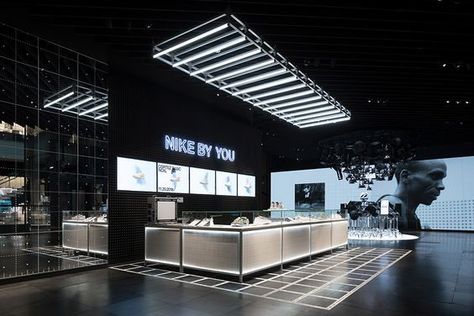 Nike Retail, Podium Design, Retail Store Interior Design, Gym Interior, Retail Store Interior, Counter Design, Exhibition Booth Design, Sports Store, Nike T