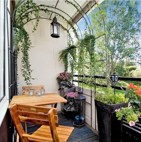 10 Ways to Transform Your Balcony Into an Irresistible Retreat – Designedly Yours! Balcon Mic, Small Apartment Balcony Ideas, Apartment Balcony Garden, Balkon Decor, Balcony Design Ideas, Tiny Balcony, Balcony Ideas Apartment Outdoor, Small Balcony Garden, Patio Pergola