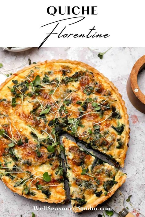 quiche florentine French Quiche, Gruyere Quiche, Quiche Florentine, Elegant Breakfast, Tart Dough, Easy To Make Breakfast, Salad Easy, Classic French Dishes, Gruyere Cheese