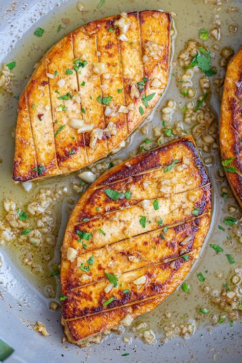 This Garlic Butter Tofu is officially my new FAVORITE tofu recipe! It's such a great meal to make for guests and it's surprisingly easy to throw together! Once you marinate it, you only need a handful of simple ingredients to finish it off! Butter Tofu, Tofu Recipes Healthy, Tofu Breakfast, Tofu Recipes Easy, Tofu Chicken, Vegan Protein Recipes, Tofu Recipes Vegan, Vegan Dinner Recipes Easy, Tofu Recipe