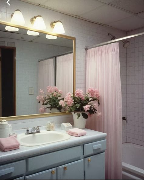 80s House Interior, 60s Interior, 80s Interior Design, 80s House, Green Bathroom Decor, Blue Bathroom Vanity, 80s Home, 80s Interior, Vintage Bathroom Decor