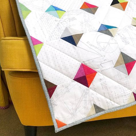 Free Pattern - Purl Soho Tiny Tiles Quilt with Spotted New Colors Tiny Tiles, Low Volume Quilt, Traditional Quilt Patterns, Tiled Quilt, Chic Quilts, Purl Soho, Pretty Quilt, Patchwork Quilt Patterns, Modern Quilt Patterns