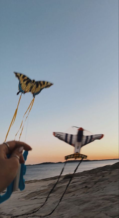 #kites #sunset #butterfly #plane #colors Kite Aesthetics, Kites Aesthetic, Kite Aesthetic, Babysitting Aesthetic, Sunset Butterfly, Butterfly Kite, Diy Kite, Kite Designs, Activities Ideas