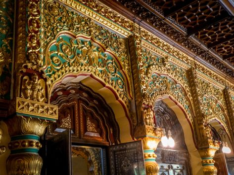 14 PHOTOS OF MYSORE PALACE THAT WILL MAKE YOU PLAN A TRIP RIGHT AWAY – The Globetrotter Sush Palace Interior Design, Ancient Homes, Ancient India Map, Palace Architecture, Mysore Palace, India Travel Places, India Architecture, Ancient Indian Architecture, City Island