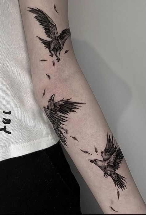 Rabe Tattoo, Bird Tattoo Men, Crow Tattoo Design, Dr Woo, Black Bird Tattoo, Crow Tattoo, Bicep Tattoo, Raven Tattoo, Creepy Tattoos