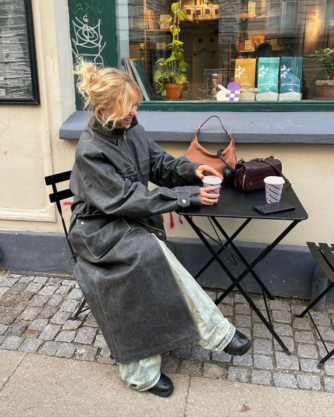 Katarina Krebs (@katarinakrebs) | Instagram profile Winter Season Clothes, Outfit Inspo Streetwear, Kei Visual, Streetwear Outfit Ideas, Another Planet, Simple Fall Outfits, Outfit Ideas For Women, Cool Fits, Girl Life Hacks