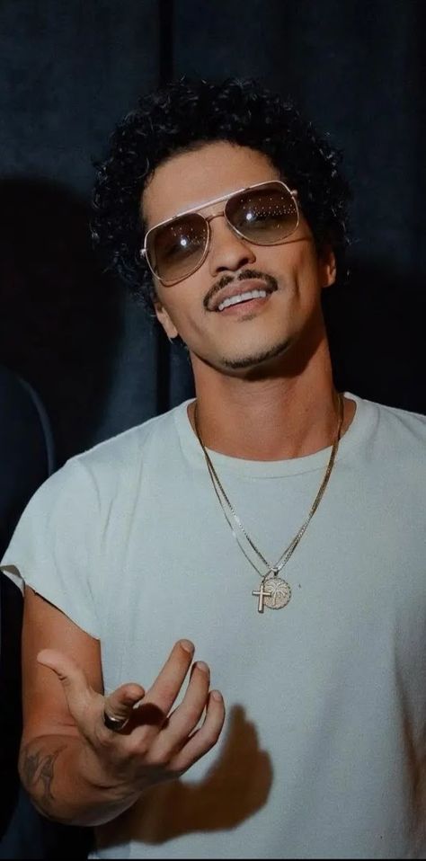 Bruno Mars Posters, Bruno Mars Shirtless, Bruno Mars Costume, Bruno Mars Poster, Bruno Mars Style, Bruno Mars Show, Bruno Mars Lyrics, Bruno Mars Music, Mars Pictures