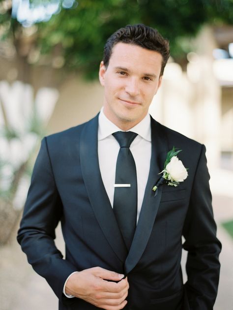 White Tie Groom, Groom Black Suit, Suits Serie, Suits Aesthetic, White Tuxedo Wedding, Wedding Suits Men Black, Groom Suit Black, Suits Harvey, Suits Quotes