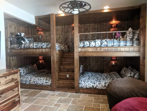 Bunk Bed Cabin Room, Small Cabin Bedroom Ideas Rustic, Cabin Den Ideas, Rustic Bunk Bed Ideas, Cabin Built In Bunk Beds, Bunkie Ideas Interiors Guest Cabin, Cabin Ideas Interior, Bunkhouse Ideas Guest Cabin, Kids Cabin Bedroom