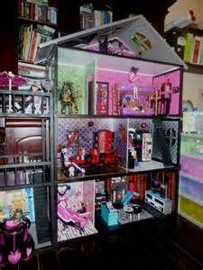 Monster High House Diy, Monster High Doll House Diy, Diy Monster High Dollhouse, Monster High Diy, Monster High Doll House, Monster High Bedroom, Monster High Dollhouse, Huge Monster, House Pic