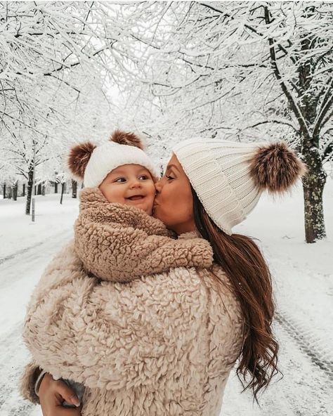 Matching Mom & Baby Snow Hats Mommy Goals, Foto Baby, Foto Tips, Future Mom, Baby Family, Baby Winter