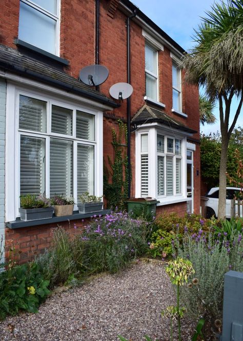 Small Front Garden Ideas Uk, Terraced House Garden, Small Front Yard Landscaping Ideas, Small Front Garden Ideas, Victorian Front Garden, Front Garden Ideas Driveway, Front Yards Diy, Garden Ideas Driveway, Garden Ideas Uk