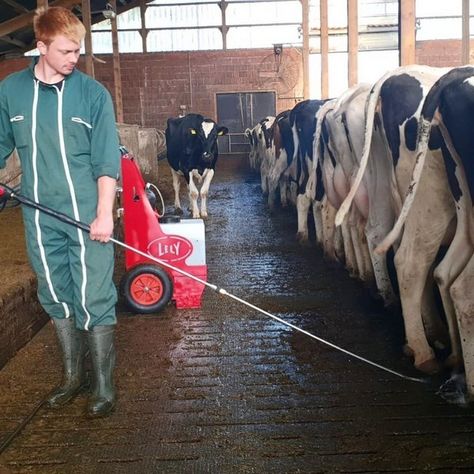 Farmer Aesthetic Man, Farmer Overalls, Farmer Fashion, Farmer Outfit, Farmer Boy, Northern Germany, Young Farmers, County Kerry, Farm Boys