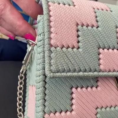 ghf gh Crochet Purses And Bags, Crochet Bag Design, Crochet Candle Holder, Pink Cross Body Bag, Canvas Bag Diy, Hand Knitting Diy, Hand Beaded Bag, Handbag Sewing Patterns, Diy Crochet Bag