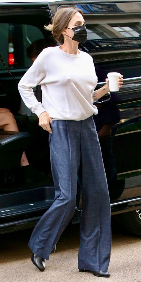 Angelina Jolie Street Style Angelina Jolie Street Style 90s, Angelina Jolie Outfits 90s, Angelina Jolie Outfits Casual, Angelina Jolie Casual Style, Angelina Jolie 2024, Angelina Jolie Casual, Angelina Jolie 2023, Angelina Jolie Mom, Angleina Jolie