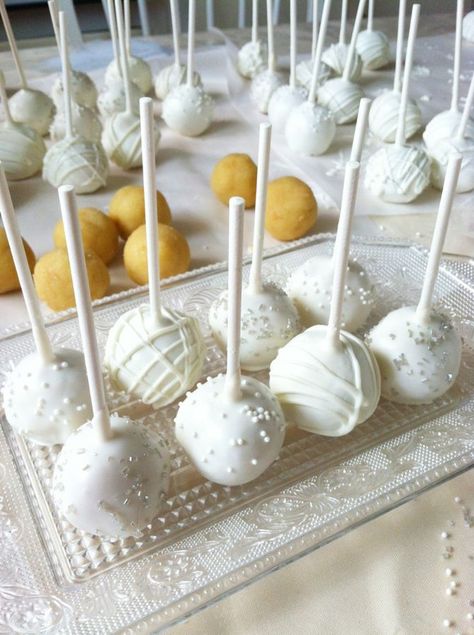 Cake Balls Wedding, White Cake Pops Wedding, Engagement Party Cake Pops, Engagement Cake Pops, Wedding Cakepops Ideas, Bridal Cake Pops, Wedding Cake Balls, Bridal Shower Cake Pops, Engagement Party Desserts