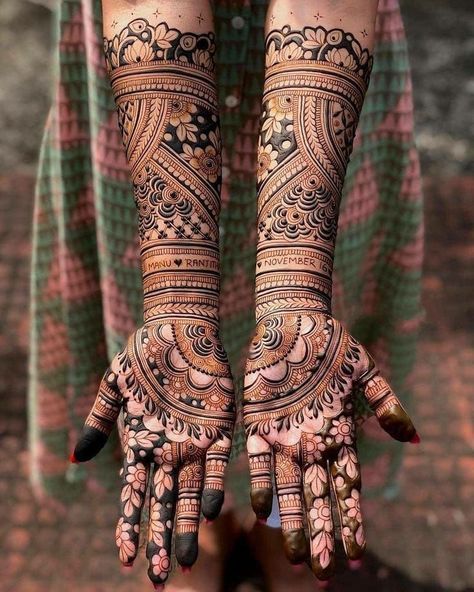 Unique mehndi Bridal Henna Designs Arabic Full Hand, Wedding Henna Designs, Rajasthani Mehndi Designs, Bridal Mehndi Design, Indian Mehndi Designs, Design Mehndi, Legs Mehndi Design, Rose Mehndi Designs, Bridal Henna Designs