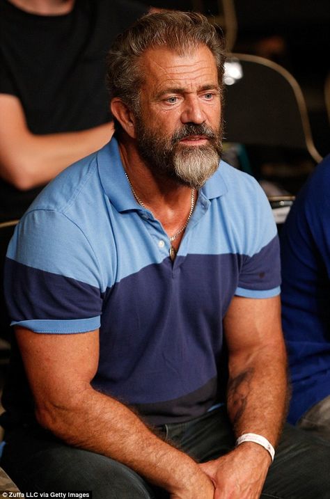 Mel Gibson Beard, Handsome Older Men, Leo Dicaprio, Albuquerque New Mexico, Mel Gibson, Carrie Fisher, Youtube Videos Music, Beard No Mustache, Hot Actors