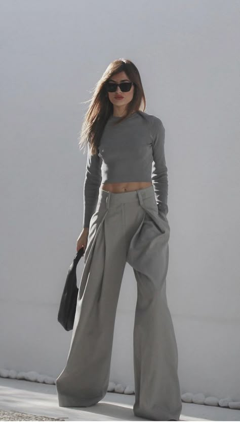 Grey Pants Outfit, Lauren Elizabeth, The Younger Sister, Fall 2024 Fashion, Polished Casual, Sleek Dress, Dad Sneakers, Be Real, Business Outfit