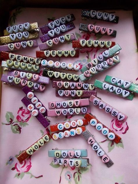 Hair Clips 90s, Diy Kandi Bracelets, Diy Kandi, Kandi Bracelets, Diy Hair Accessories, Bijoux Diy, Jewelry Inspo, Diy Hairstyles, Cute Jewelry