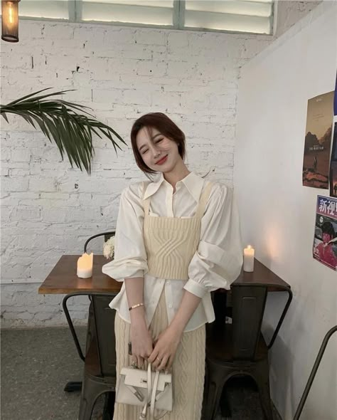 Conservative Dresses Classy, Skirt Outfits Korean, Celana Jogger Wanita, Conservative Outfits, Outfit Korean Style, Aesthetic Korean, Korean Fashion Outfits, Outfit Korean, Modest Fashion Outfits