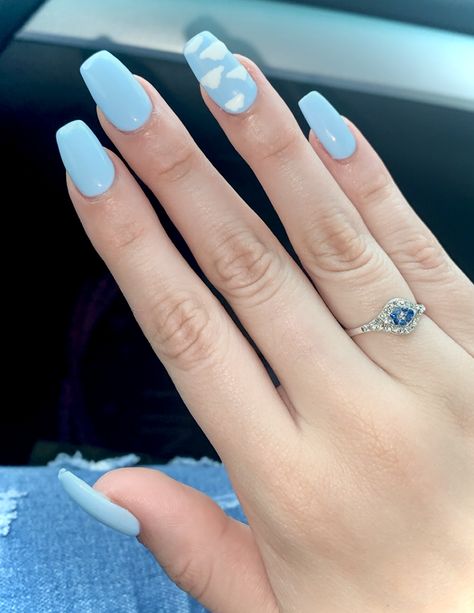 Soft Blue Nails Acrylic Almond, Sky Blue Nails With Clouds, Nails Design Clouds, White Nails With Clouds, Light Blue Nails With Clouds, Blue Nails With Cloud Design, Acrylic Nails Clouds, Blue Pastel Nails Design, Blue Cloud Nails Acrylic