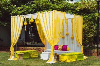 Haldi Stage, Stage Designs, Flower Garland Wedding, Pastel Theme, Wedding Decor Style, Wedding Register, Venue Decor, Background Decoration, Garland Wedding