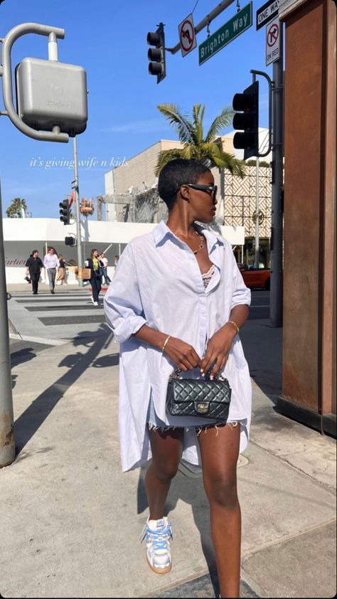 Button Down Shirt With Shorts, Effortlessly Chic Outfits Summer, Big Shirt Outfits, Summer Street Styles, Chic Outfits Summer, Elegant Summer Outfits, Shirt Dress Outfit, Effortlessly Chic Outfits, Causal Outfits