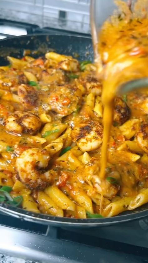 realchefholmez on Instagram: Cajun Creole Pasta 🌶😋 this top 2 & not 2! A MUST TRY for all pasta lovers! . #Pasta #seafood #cajun #creole #seafood #shrimp #recipes… Creole Pasta, Cooked Shrimp Recipes, Shrimp Pasta Recipe, Grilled Kabob Recipes, Pasta Seafood, Seafood Shrimp, Cajun Shrimp Pasta, Hungarian Paprika, Favorite Pasta Recipes