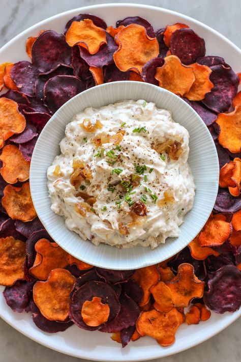 healthy caramelized onion dip with crispy baked sweet potato chips Sweet Potato Dip, Best Potato Chips, Dip For Potato Chips, Potato Dip, Sweet Potato Chips Baked, Tomato Gazpacho, Onion Dip Recipe, Orange Sweet Potatoes, Caramelized Onion Dip