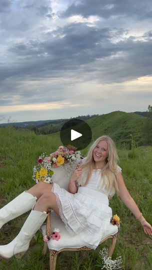 1.6M views · 127K reactions | Love getting creative for senior photos 💐💐 bring flowers to your seniors!!!!

-

shot for @katietroutphotography 
#nebraskaphotographer #nebraskaseniorphotographer #seniorphotoideas #seniorphotosession #seniorphotoflowers #seniorphotoinspo | Katherine Pelton | Nebraska Senior & Grad Photographer | Gracie Abrams · Close To You Senior Board, Senior Photoshoot, Gracie Abrams, Senior Photo, Senior Pics, Event Ideas, Senior Photographers, Senior Photos, Senior Pictures