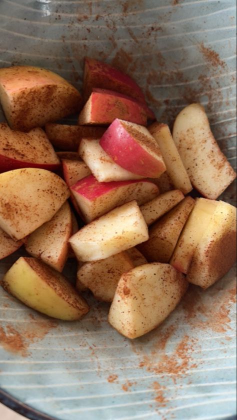 Apple With Cinnamon Aesthetic, Downtown Halloween, Cinnamon Aesthetic, Apple With Cinnamon, Halloween Meal, Earth Food, Fall Board, Cute Snacks, Healthy Recipies