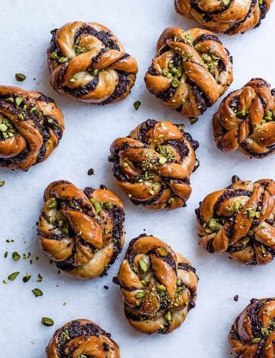 Easy Babka Recipe, Babka Rolls, Pistachio Babka, Babka Chocolate, Pistachio Rolls, Babka Buns, Swedish Cinnamon Buns, Edd Kimber, Babka Bread