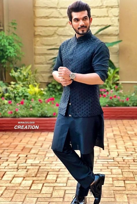 Wedding Outfit For Men, Men Wedding Outfit, India Fashion Men, Indian Wedding Suits Men, Wedding Outfit Ideas, Mens Traditional Wear, Indian Wedding Clothes For Men, Sherwani For Men Wedding, Wedding Kurta For Men